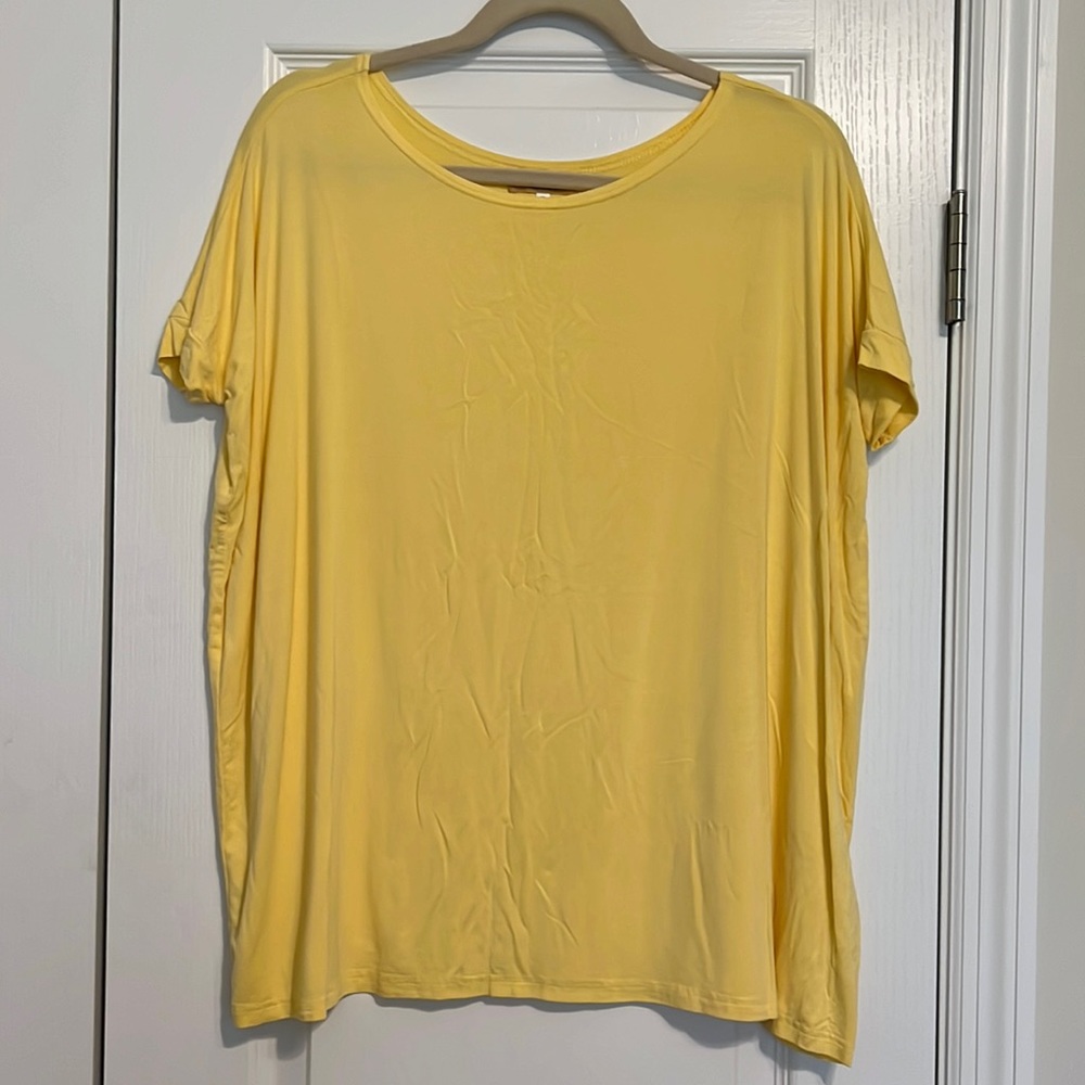 Piko butter yellow short sleeve top, size small, EUC